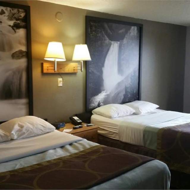 SUPER 8 MOTEL